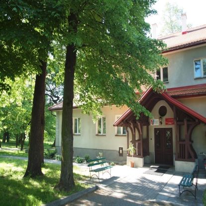 Szkolne Schronisko Młodzieżowe w Czudcu filia w Tarnobrzegu - wejście do budynku
